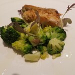 ファリナモーレ - ◆「甘鯛のウロコ焼き」 ～ブロッコリーとアンチョビ～