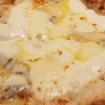 ファリナモーレ - ◆「ピッツァ クワトロフォルマッジ」