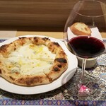 ファリナモーレ - ◆「ピッツァ クワトロフォルマッジ」