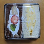 ワズ サンドイッチ - いちごミックス＆煮たまご（578円＋税）