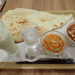 インド・ネパール料理 パシュパティ - ベジタブルカレー＆ナン、サラダ、ラッシー付き