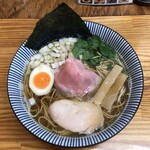 中華そば よしかわ - 煮干そば(白醤油)¥750+大盛¥100