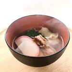 寺田屋 - 我が家のお雑煮
丸餅、ほうれん草、蒲鉾、百合根、穴子
鰹と昆布のおすまし汁♫