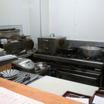 日々茶寮 連 - カウンター席からの厨房