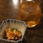 鳥太郎 - 八海山梅酒とお通しのカレーツナ豆