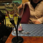 GALA BAR MIZUNO - テーブルの上には変わったグラスが