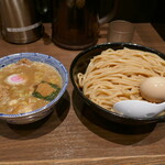 六厘舎 TOKYO 東京ソラマチ店 - 特製つけめん特盛1,280円