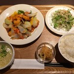 中国料理 喜祥 - エビとカシューナッツの甘酢炒めと定食セット