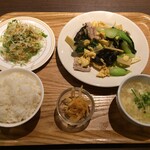 中国料理 喜祥 - キクラゲと玉子の肉野菜炒めと定食セット