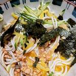 そば 八雲 新千歳空港店 - とにかく混ぜて食べる