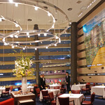 レストラン タテル ヨシノ 銀座 - 奥に私達のテーブル