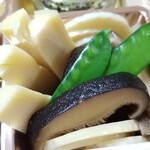 馳走 啐啄一十  - (10)朝堀り筍(福岡県合馬産・初物)
      (11)くぬぎ原木椎茸(岡山県美作産)
      (12)さやえんどう
