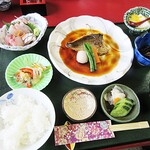 民宿 ふじ島 - 「おさしみ付き・地魚の煮付け定食」