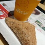 マクドナルド - ■三角チョコパイ黒 ¥130
            ■プレミアムローストコーヒーS ¥100