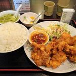 佳佳 - 鶏肉の唐揚げ定食（大盛）790円