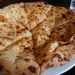 カトマンズキッチン - チーズナン