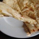 カトマンズキッチン - チーズナンアップ