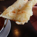 カトマンズキッチン - チーズナンアップ