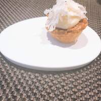 レストラン ラ・フロレゾン・ドゥ・タケウチ - 薄くスライスしたカリフラワーとグリュイエールチーズのタルト