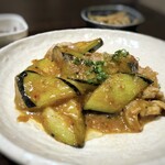 Raijin - ＊ナスと豚の味噌炒め・・ナスは素揚げしてあり、豚肉はロース部分。 少し甘めの味噌と程良いピリ辛でお味付けされ、美味しい。