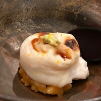 鮨 そえ島 - ＊下には「雲丹を混ぜたシャリ」、上には「焼き白子様」という、贅沢なオムライス。 白子様は小さめですけれどクリーミーで美味しく、混ぜて頂くと雲丹の旨みが重なり幸せ。