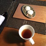 白金温泉郷 森の旅亭 びえい - お菓子と紅茶のお出迎え♬