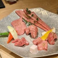 北新地 肉料理 名門 - 舌一自慢のタン5種