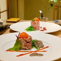 北新地 肉料理 名門 - 見事な2種類のユッケを食べ比べ