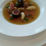 タテル ヨシノ ビズ  - 精巧綺麗なキジのブイヨンスープ