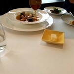 タテル ヨシノ ビズ  - スープを目の前で注いで下さいます♡