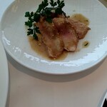タテル ヨシノ ビズ  - キジのむね肉　キジのスープを煮詰めてクリームで整えたソース