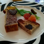 タテル ヨシノ ビズ  - ジビエのパテアンクルート