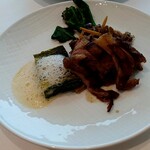 タテル ヨシノ ビズ  - 青首鴨もも肉とガルニチュール