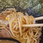 川出拉麺店 - でーかわ海苔ラーメン太麺リフト