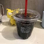 オーマイバーガー - コーラを貰って、ハンバーガーが出来上がるのを待ちます