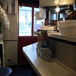 オーマイバーガー - 店内