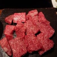 飛騨牛一頭家 馬喰一代 銀座 - ヒダヒダのギュー