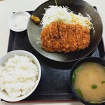 食堂 田舎家 - とんかつ定食（みそ汁・漬物付き）