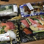 魚喜 - 料理写真:家内が買って来たお寿司、４人でいただきました（２０２０．１．２）