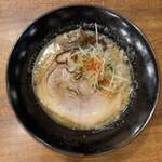 キラメキの豚 夕日のキラメキ第二章 - 豚骨ラーメン 醤油(並) 770円