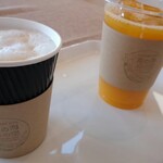 ハンドメイドカフェ 星の海 島の空 - カフェラテとみかんジュース