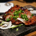 マグロ 日本酒 光蔵 - 豚肩ロース山椒たれ焼き