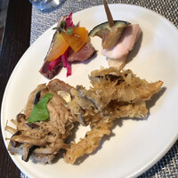 Furutoshi - 霜降りひらたけのフリット、ナスと大根のジェノベーゼ鶏むね肉付きは取りにくかった、3種のきのこのタルティーヌ、カツオとビーツのカルパッチョはカツオが土臭く私には合わない燻し方でした。