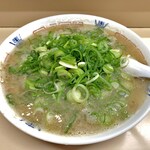 八ちゃんラーメン - 赤茶色のスープが漢です