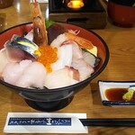 Izukougembiruumaimondokoro - 伊豆の地魚入り特上海鮮どんぶりご飯大盛2398円