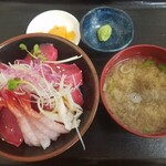 みなと市場 小松鮪専門店 - ◆「三種赤身丼」