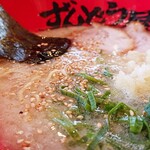 ラー麺ずんどう屋 - ニンニクとごま、ON→いただきます(ˊᗜˋ*)