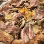 イル・パチョッコーネ・ディ・キャンティ - キノコと生ハムのピザ　一押しです！
