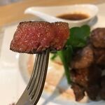 ビストロ セレニテ - カットステーキ断面