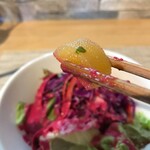 ビストロ セレニテ - セットの野菜の中に仕込まれた、天井